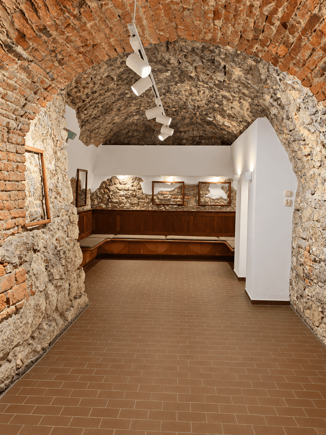 The second room on the right-hand side, completing the route. Works well as a closing point of an exhibition sequence, or as an additional flexible room.